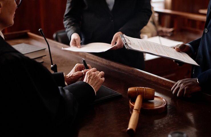 persone in tribunale 